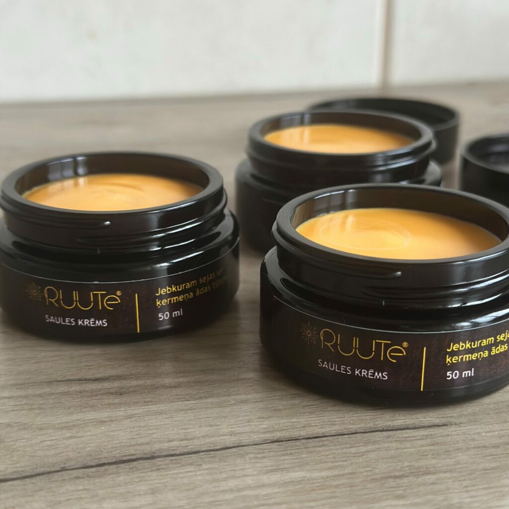 Saules krēms 50 ml - mazina UVA un UVB staru kaitīgo iedarbību.