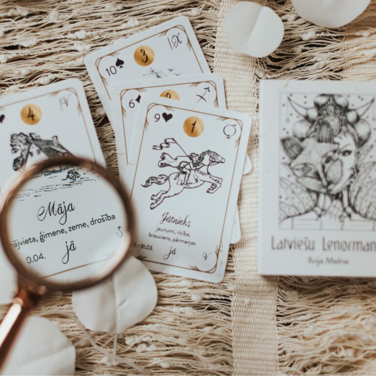 Latviešu LENORMAND KĀRTIS