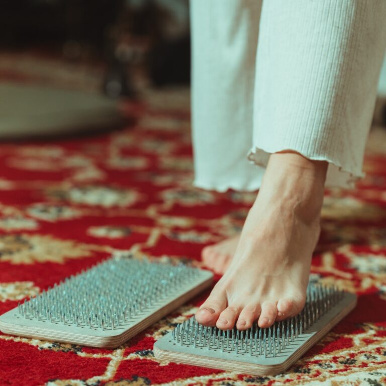 Stāvēšana uz naglām (Sadhu board) individuāli