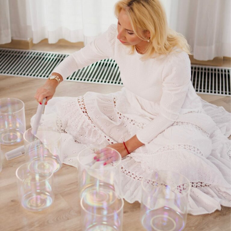 KRISTĀLISKO SKAŅU TRAUKU MEDITĀCIJA
