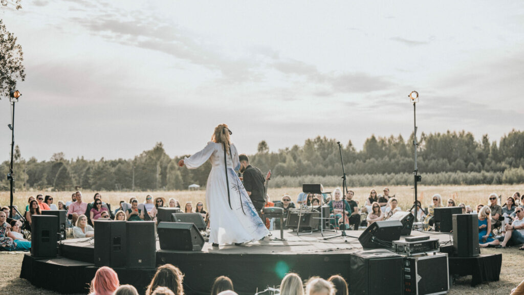 Dana, Lūsēna / MĒNESNĪCA galerijas attēls 6