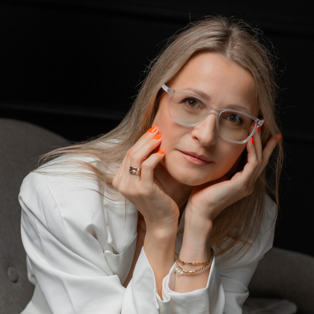 Sanita Lapinska/ www.subliminal.lv/ kluso vēstījumu speciālists