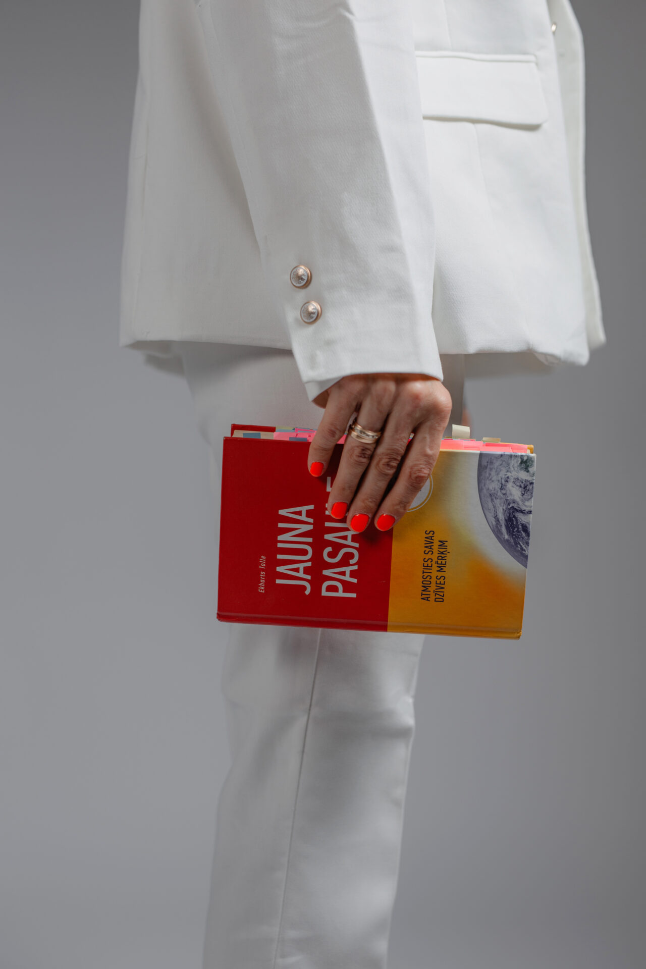 Sanita Lapinska/ www.subliminal.lv/ kluso vēstījumu speciālists galerijas attēls