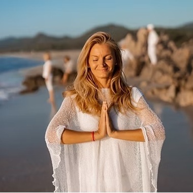 Apziņas Transformācija caur Kundalini jogu/ Online jogas nodarbības/ Apziņas transformācijas retrīti Sardīnijā un Latvijā