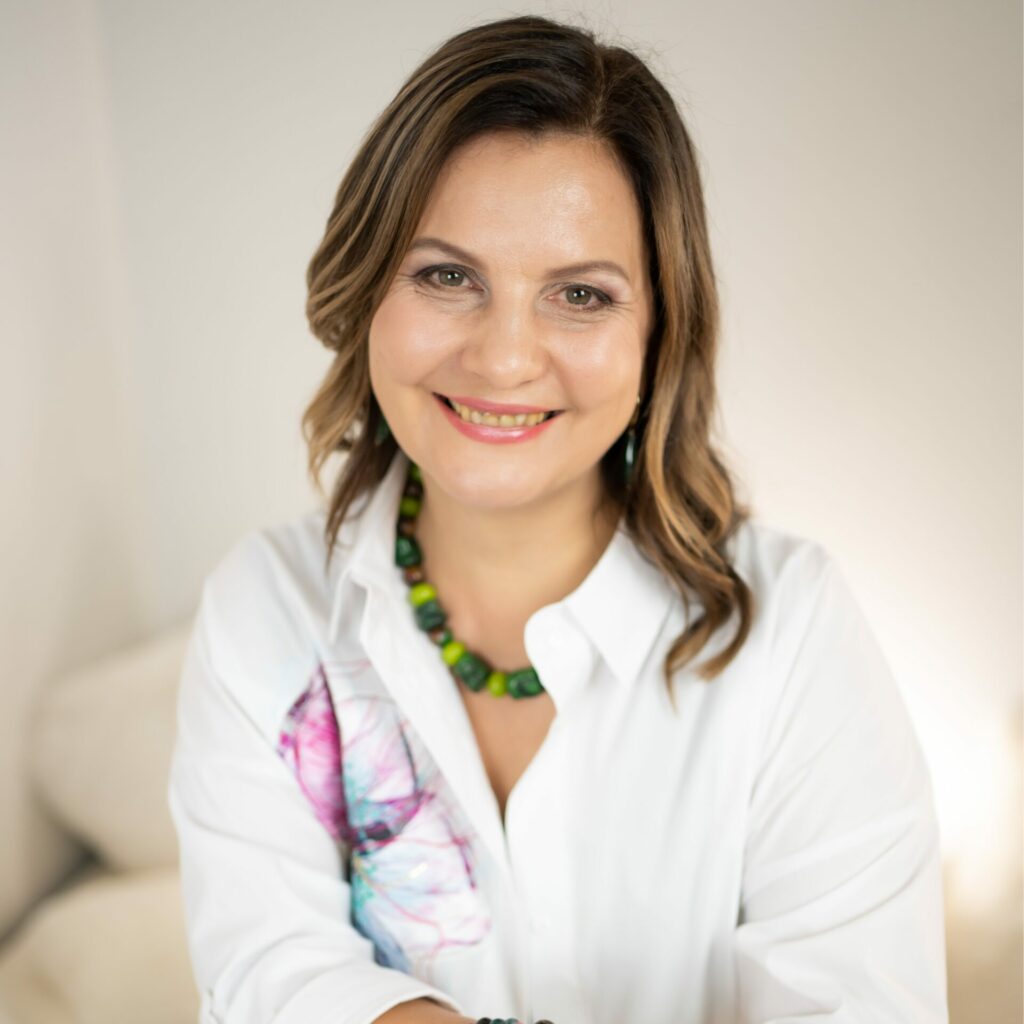 Liene Vēsmiņa / Vienota Veseluma prakse / savienoti ķermenis, sirds un prāts