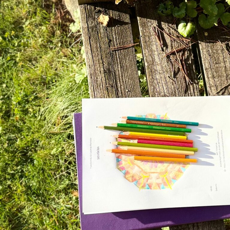 💛 Izzīmēto Gaismas Mandalu Online lasījums