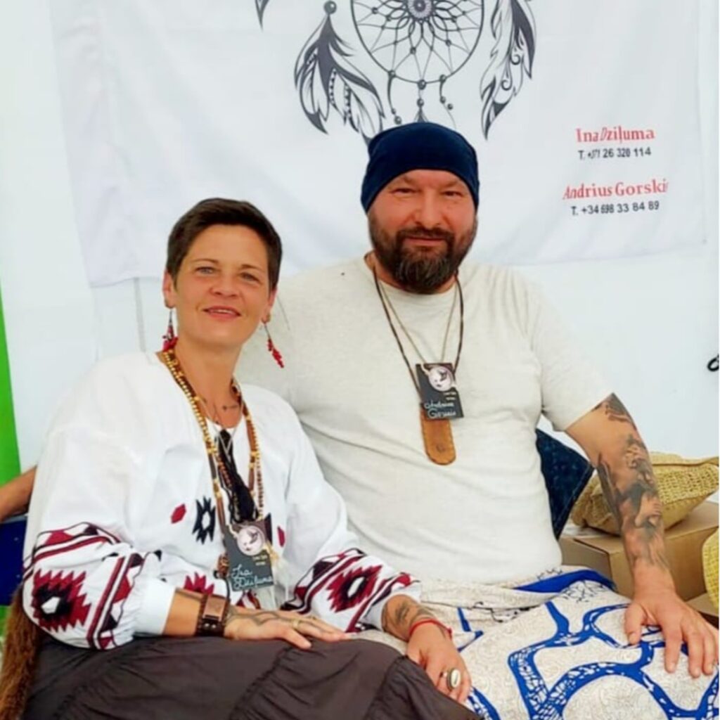 WICHAMPI OYATE - ZVAIGŽŅU ZEME SPĀNIJĀ