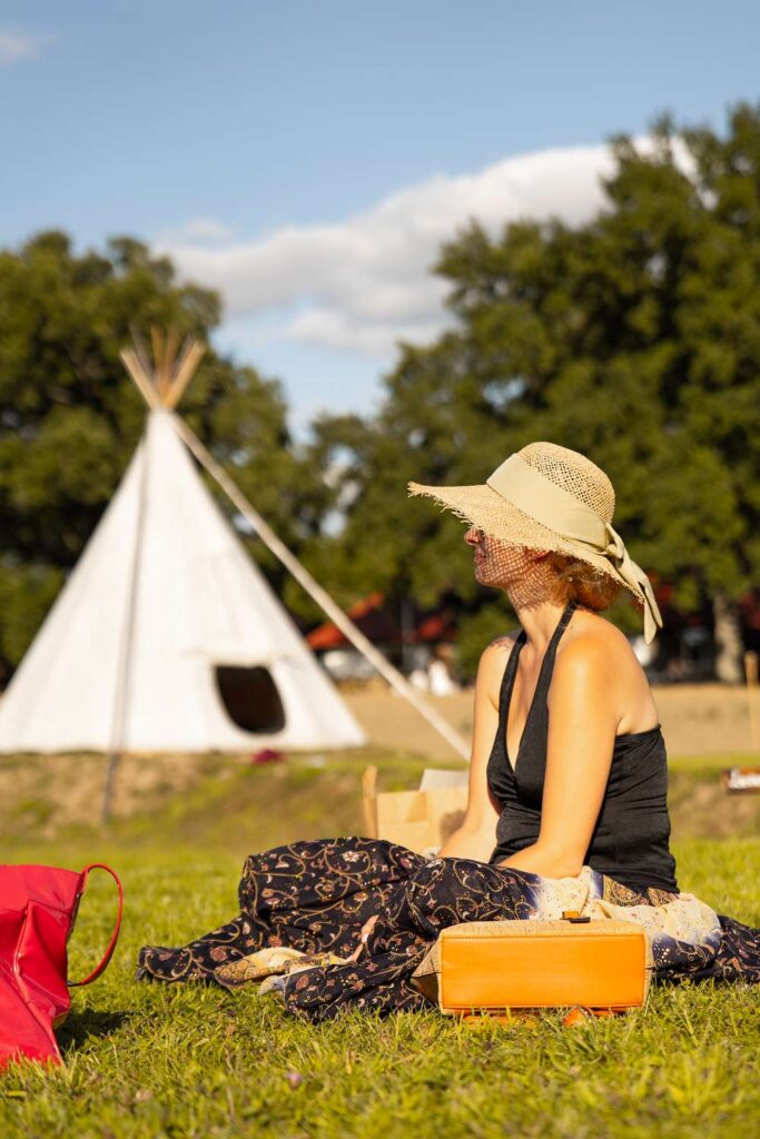 Nomadic Homes tipi teltis/ Vigvami/ Tipi Village - vieta retrītiem galerijas attēls 1