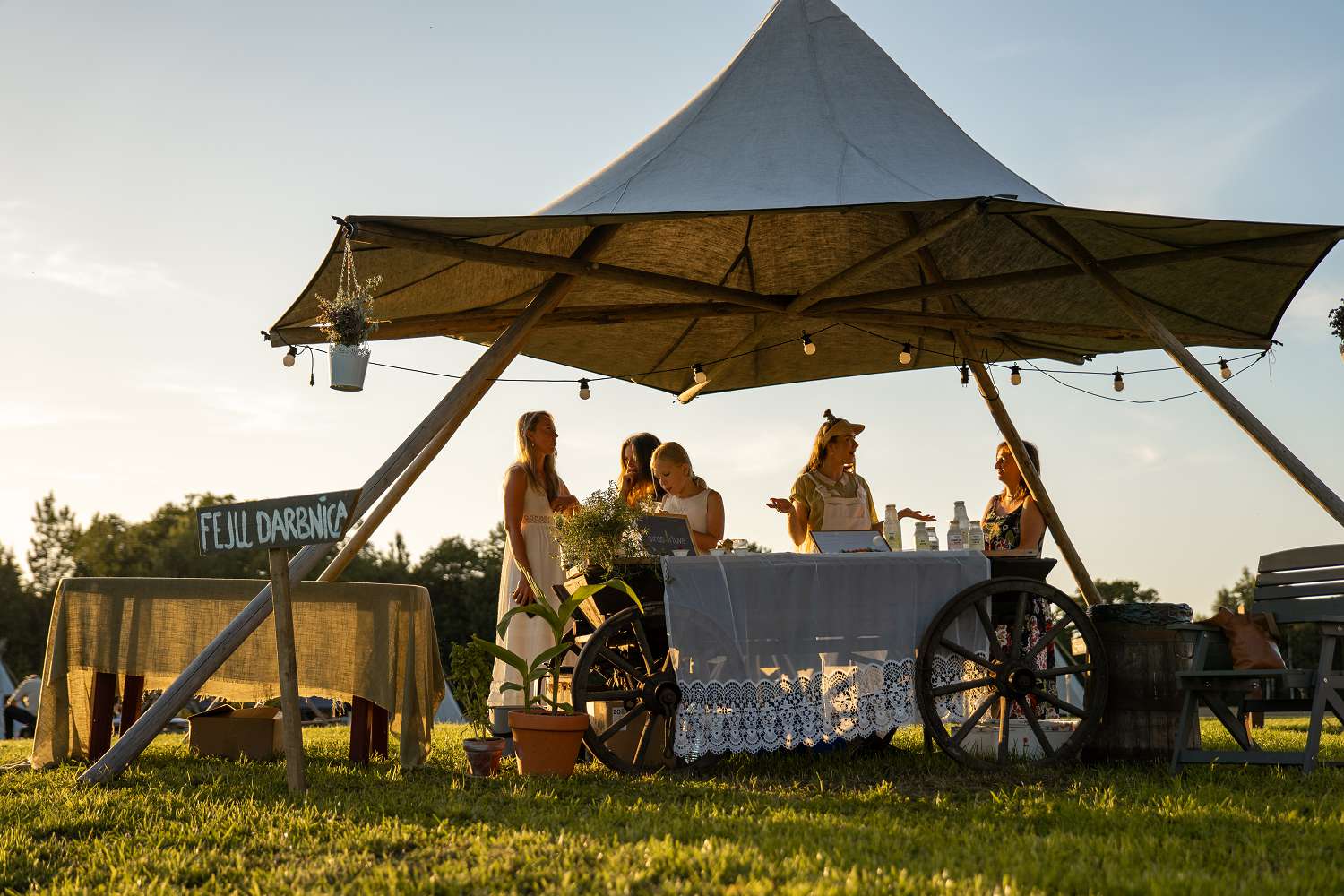 Nomadic Homes tipi teltis/ Vigvami/ Tipi Village - vieta retrītiem galerijas attēls