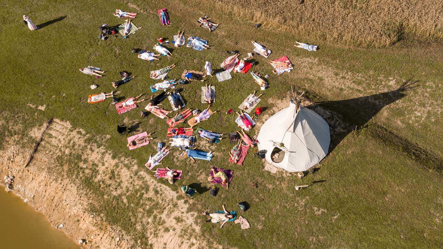 Nomadic Homes tipi teltis/ Vigvami/ Tipi Village - vieta retrītiem galerijas attēls