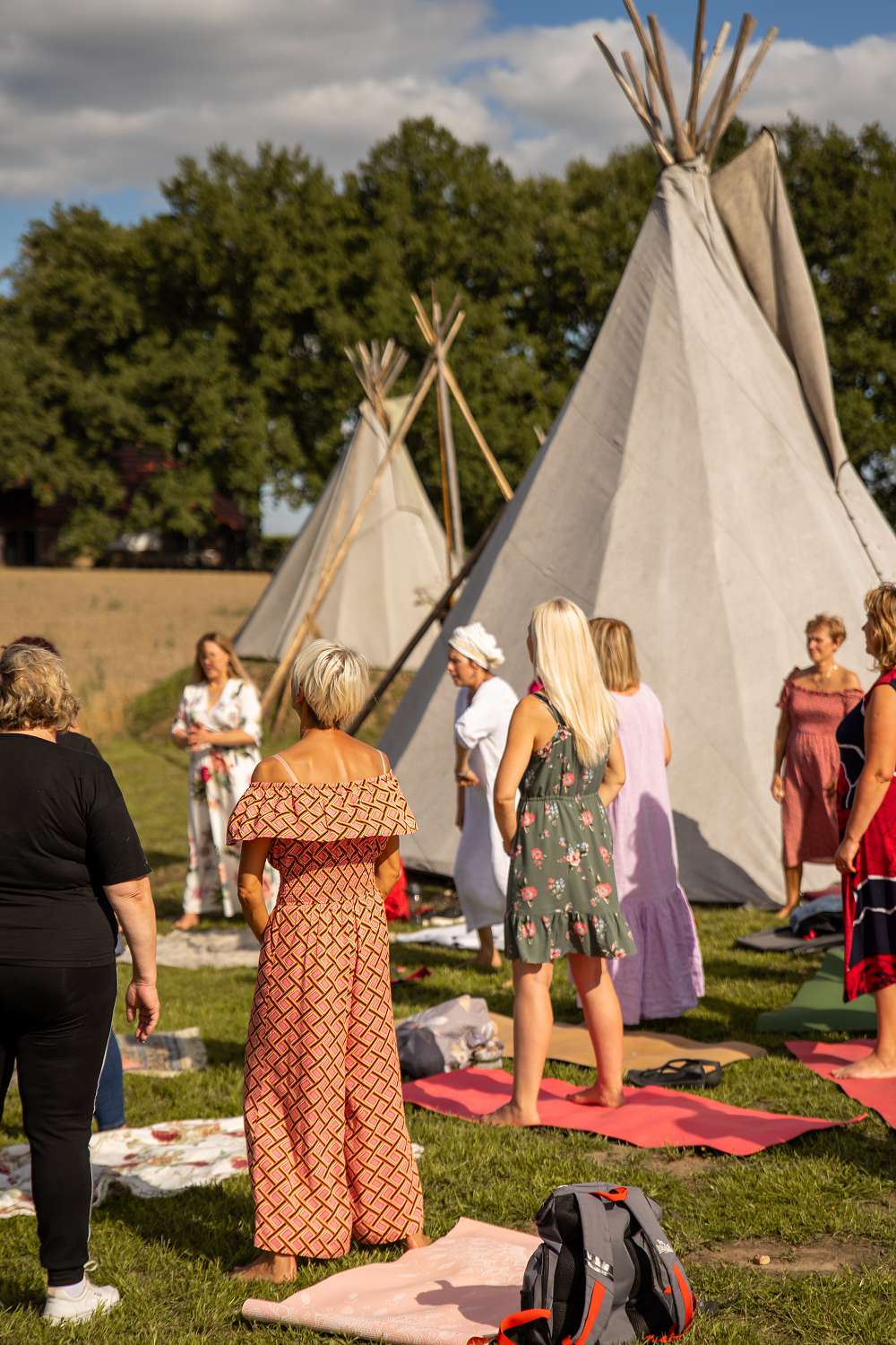 Nomadic Homes tipi teltis/ Vigvami/ Tipi Village - vieta retrītiem galerijas attēls