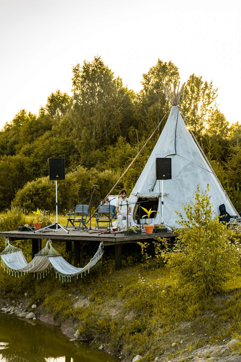 Nomadic Homes tipi teltis/ Vigvami/ Tipi Village - vieta retrītiem galerijas attēls